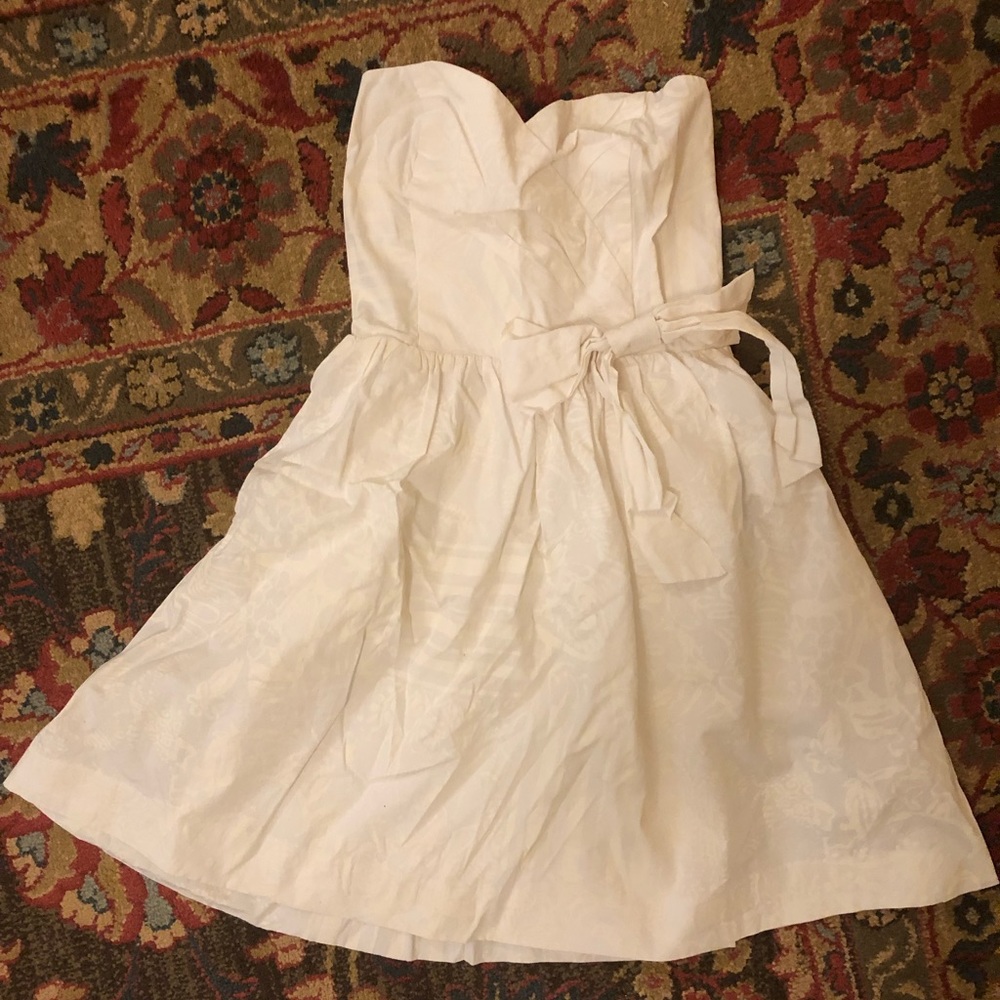Lilly Pulitzer white strapless dress see descript.